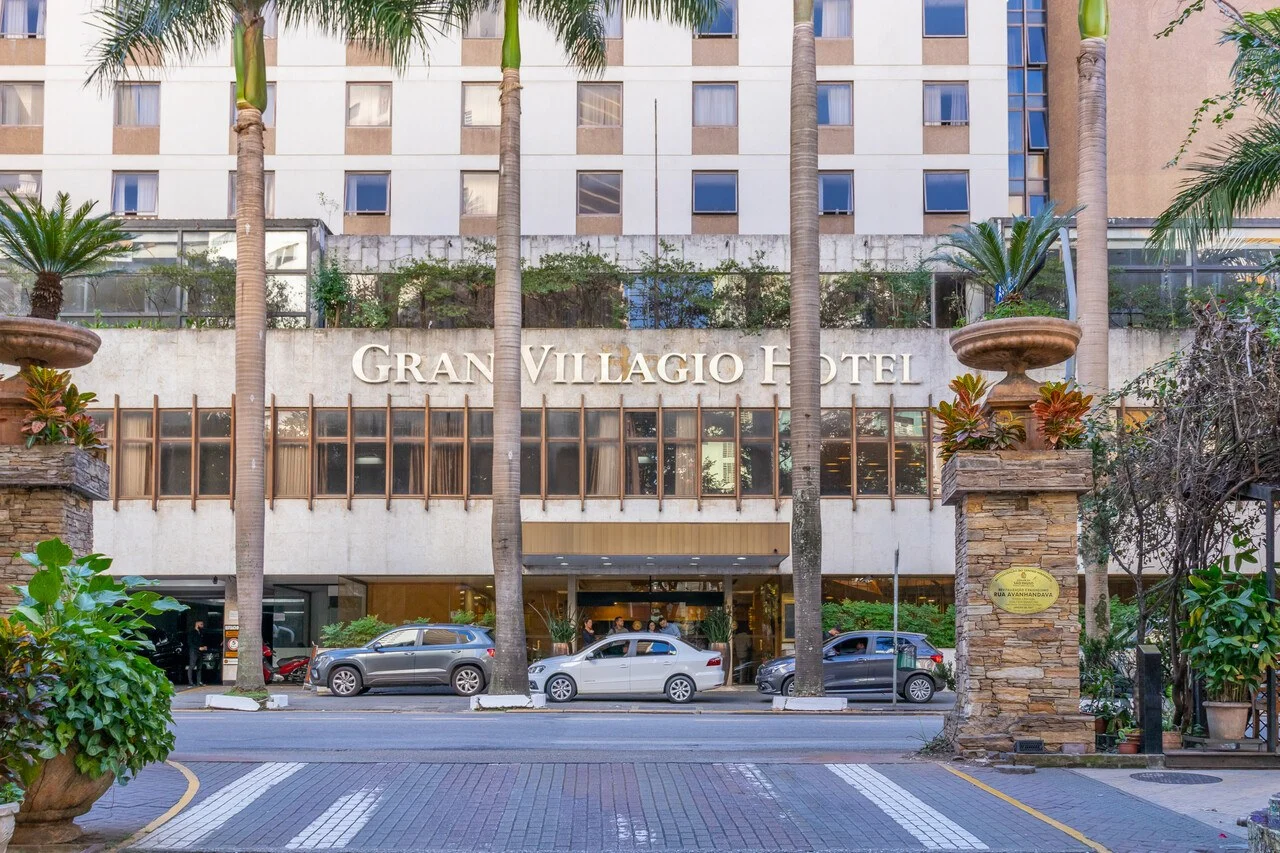 Fachada do Gran Villagio Hotel SP na Rua Martins Fontes